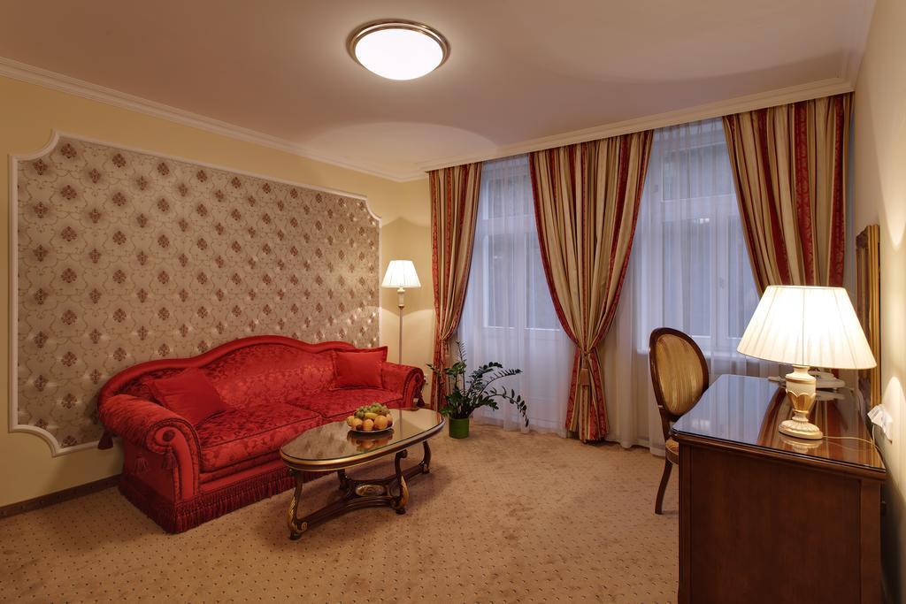 圣彼得堡酒店 卡罗维发利 外观 照片